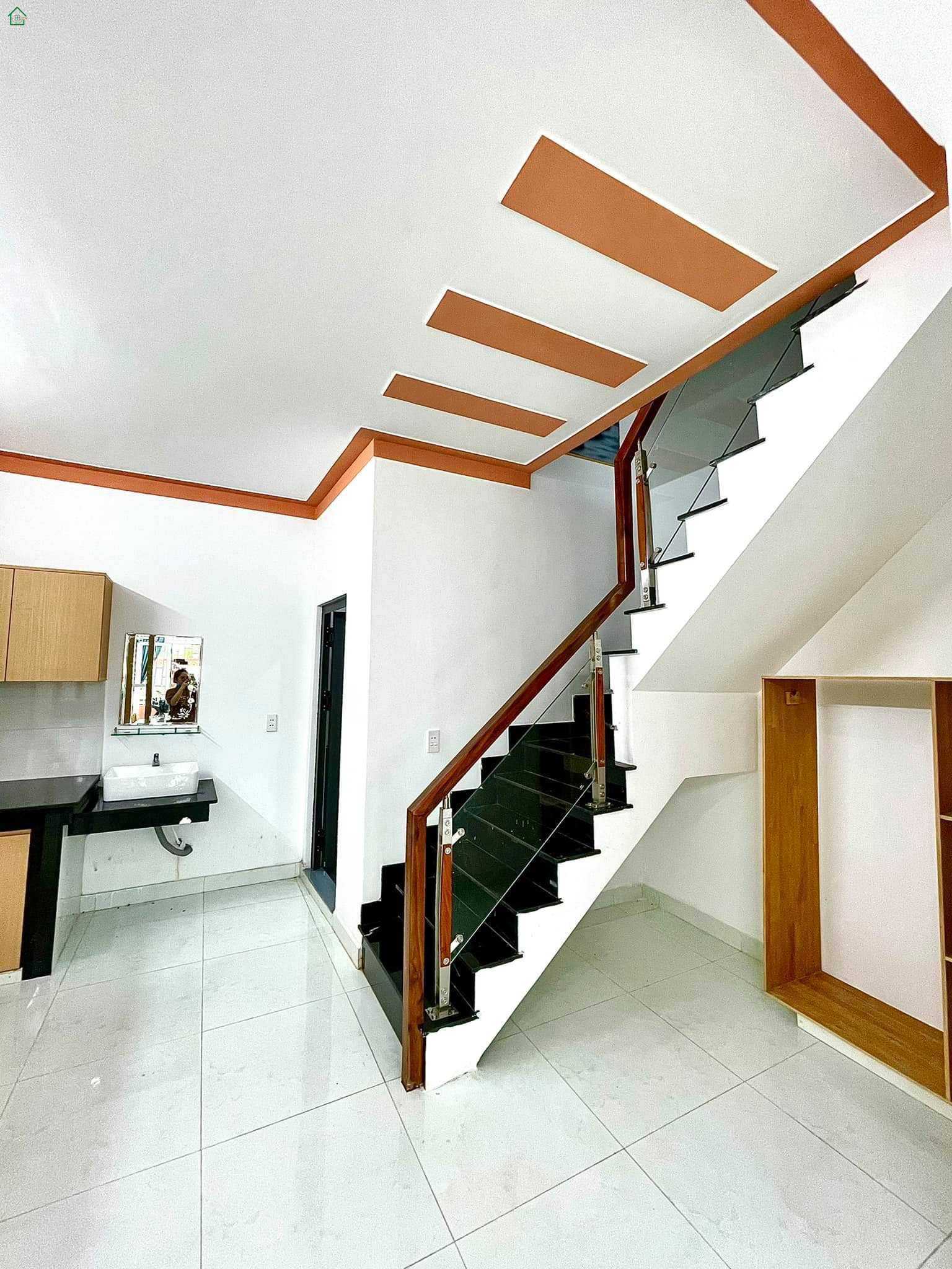 Bán nhà 1 trệt 1 lầu DTSD 140m2 tại Tân Uyên Bình Dương