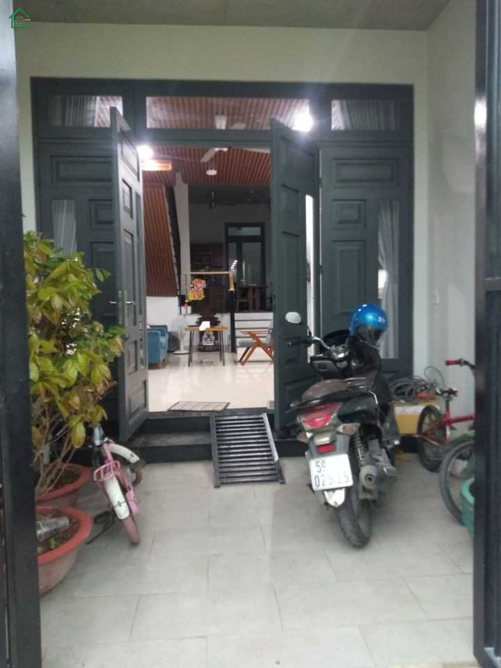 Nhà 1 trệt 2 lầu xây dựng cực kì chắt chắn và đẹp mắt
